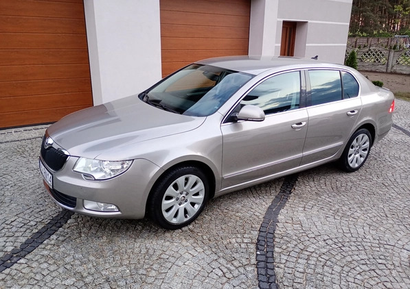 Skoda Superb cena 34900 przebieg: 275000, rok produkcji 2011 z Odolanów małe 254